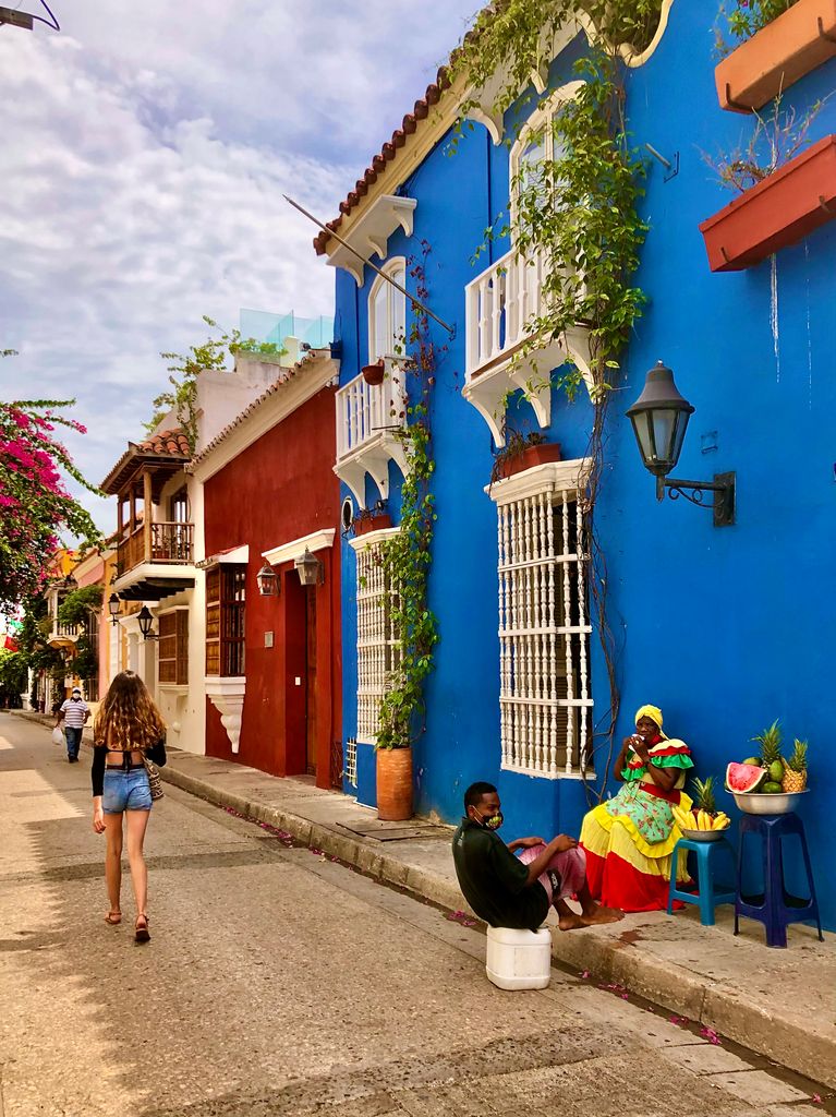 Vibrant urban life in Cartagena featuring colorful colonial architecture and local vendors.